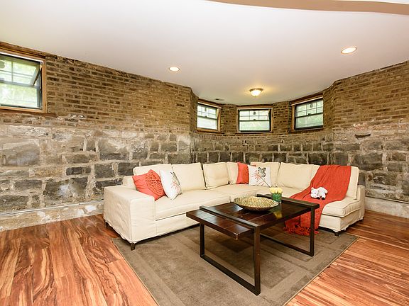 3rd image of 1433 W Leland Ave #1W