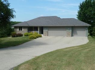 N1571 Shari Ln, Fort Atkinson, WI 53538