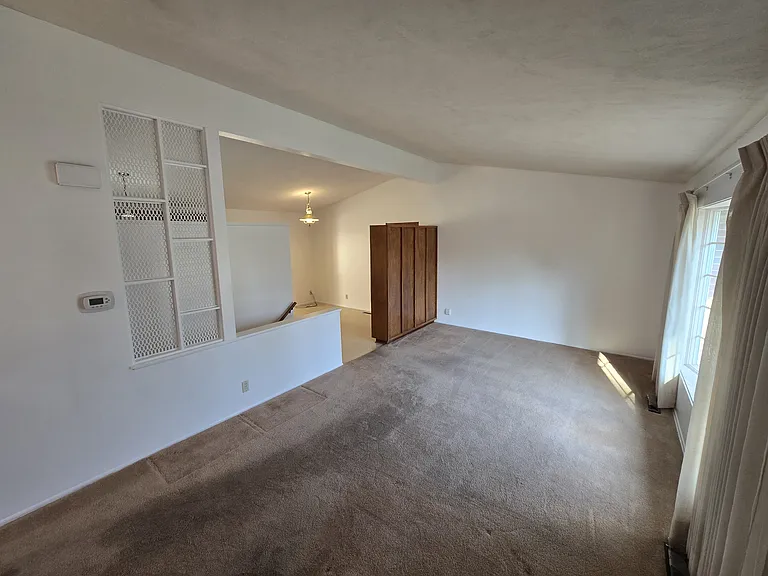 420 Steinway Rd — Photo 2