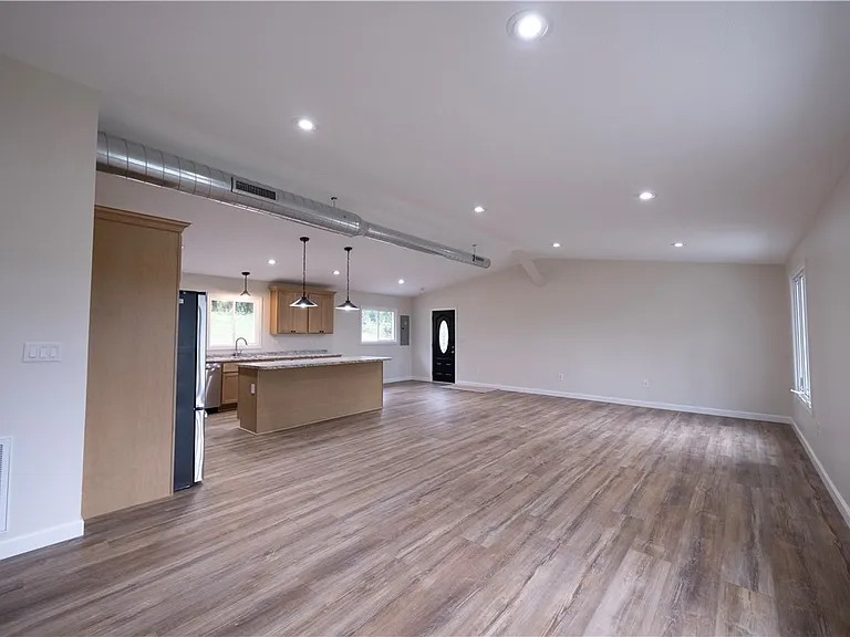1165 Kings Ln — Photo 16