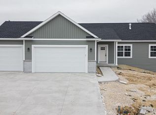 203 Edgewater Ct, Theresa, WI 53091