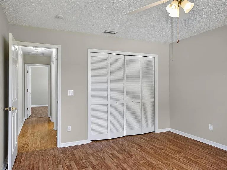 77 Folcroft Ln — Photo 47