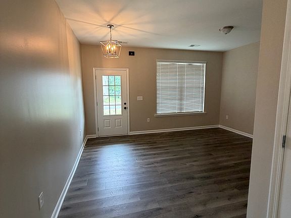 4th image of 206 McGinnis Cir