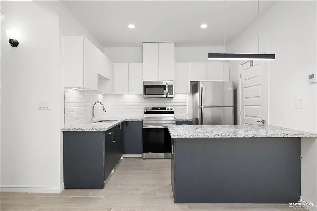 2 bed, 2.0 bath, 900 sqft, $1,100 — Photo 4