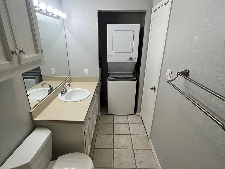902 N Austin St #902 — Photo 13