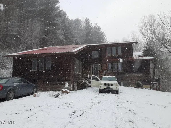 1101 Crossings Rd, Vansant, VA 24656