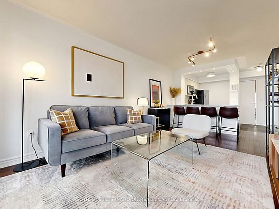 4th image of 909 Bay St #2303