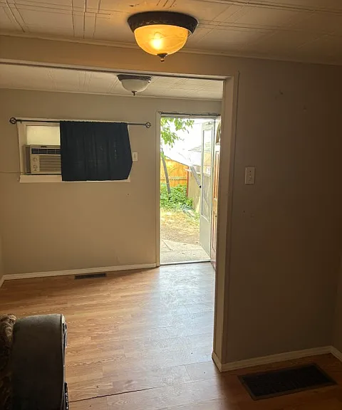 2318 N Lafayette St — Photo 3
