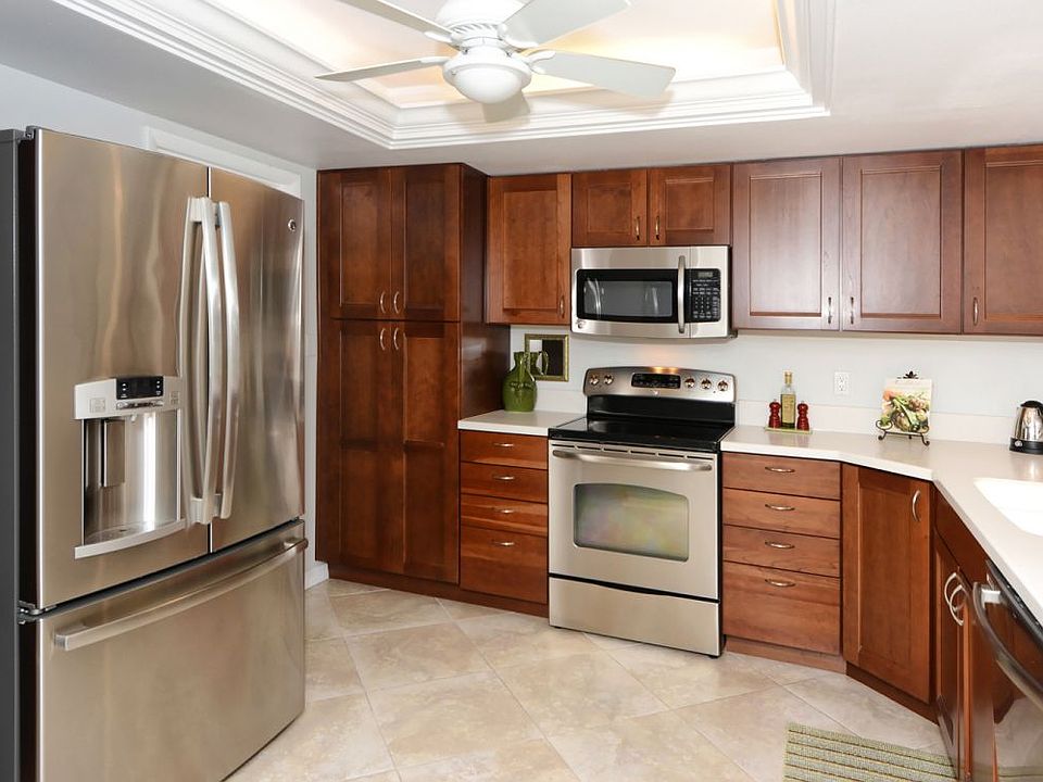 Kitchen with an adjacent laundry room with full size washer & dryer and laundry tub.