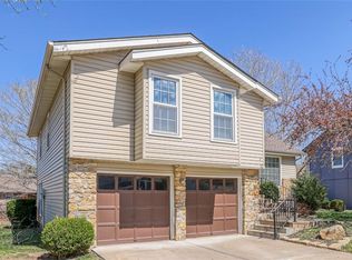 1910 E Sunvale Dr, Olathe, KS 66062