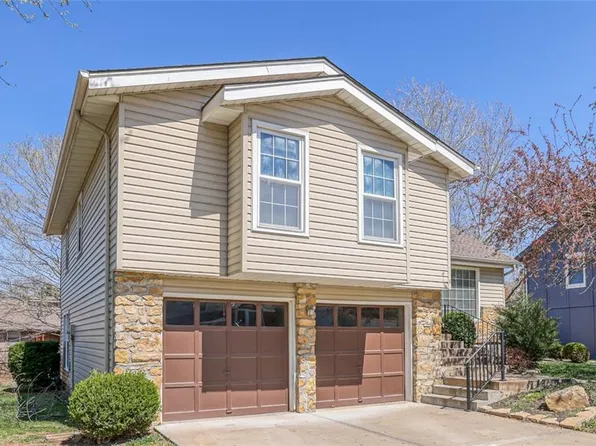 1910 E Sunvale Dr, Olathe, KS 66062