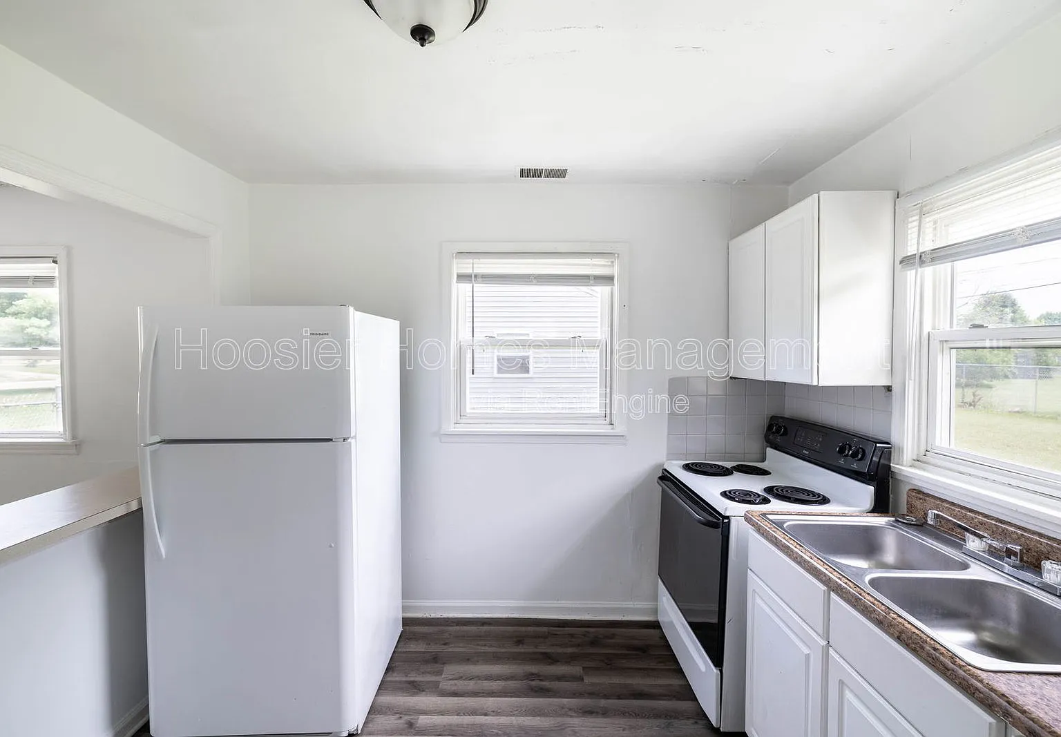 3 bed, 1.0 bath, 816 sqft, $800 — Photo 3