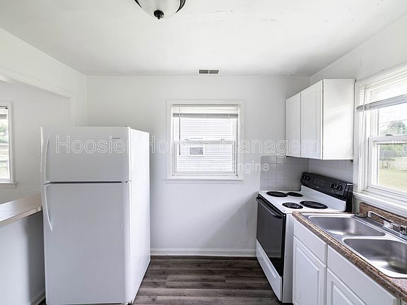 3rd image of 6119 Nimitz Dr