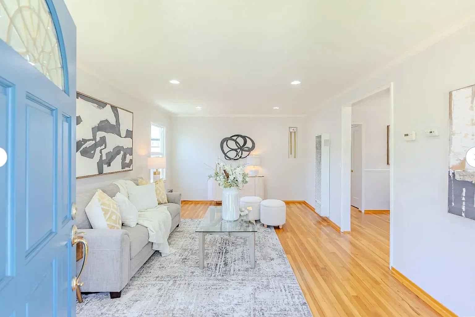 2 bed, 940 sqft, $5,000 — Photo 2