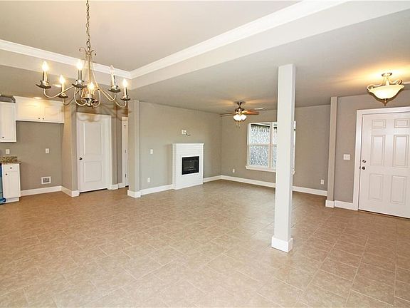 5th image of 910 SW Green World St
