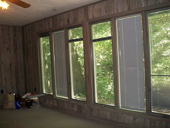 4th image of 715 E County Road 2600