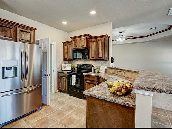 4th image of 1213 W Churchill Way