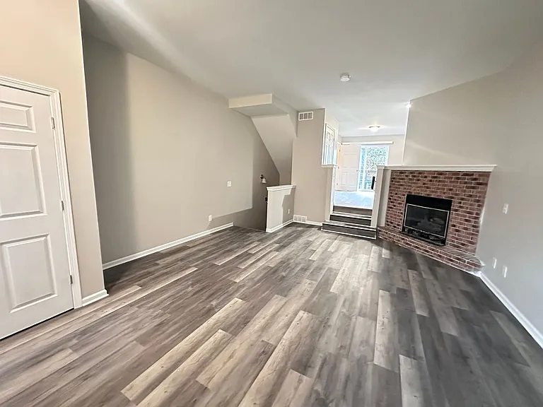 817-831 Jana Ln — Photo 5