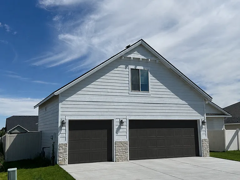 220 Tiber St — Photo 2