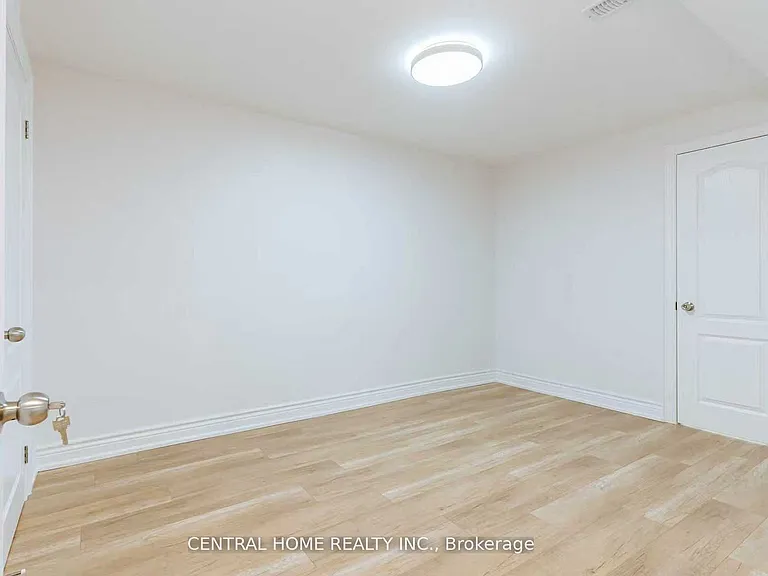 47 Sherwood Forest Dr #BASEMENT — Photo 12