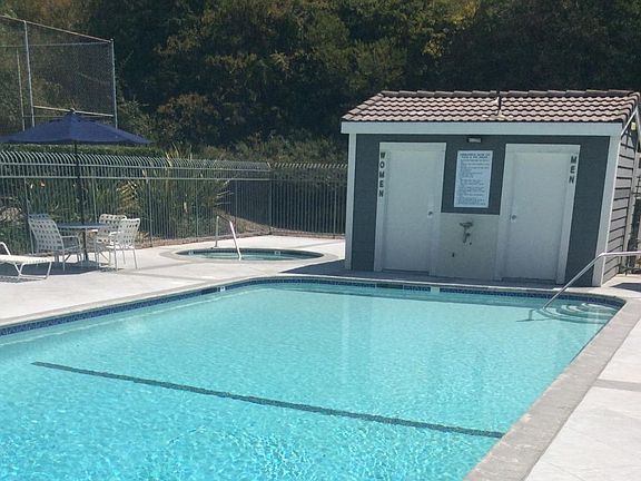 Community Pool, Jacuzzi