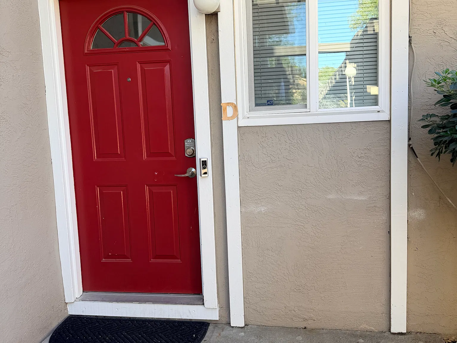 3 bed, 1200 sqft, $3,200 — Photo 1