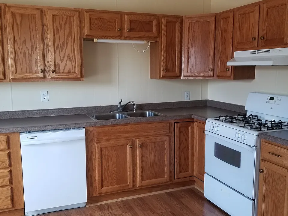 104 Main St S #2