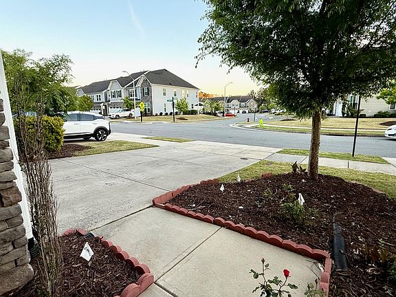 4th image of 1037 Lakebrink Dr