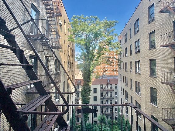 3rd image of 106 Pinehurst Ave APT B43