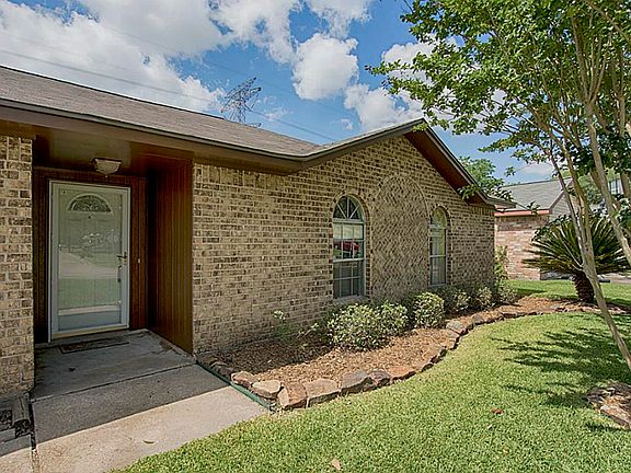 3rd image of 2201 Kingsway Dr
