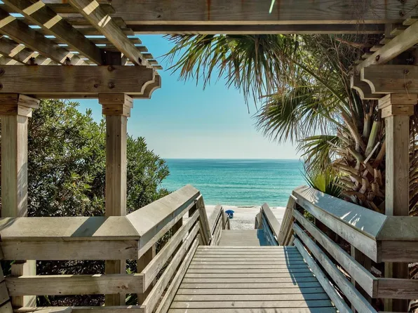 18 N Andalusia Ave, Pt Washington, FL 32459