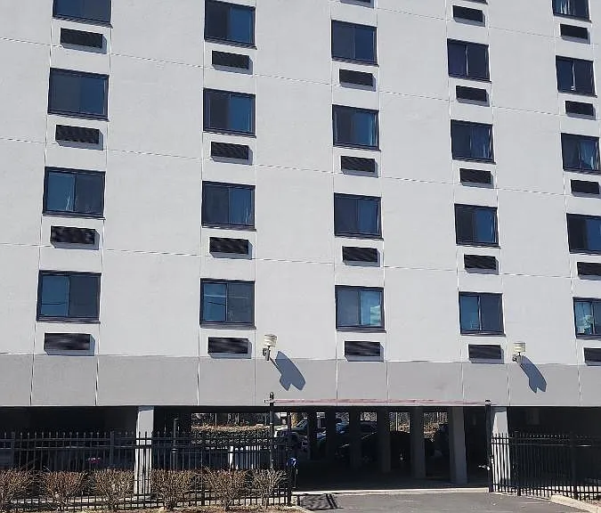 Hospital Plaza — Photo 18