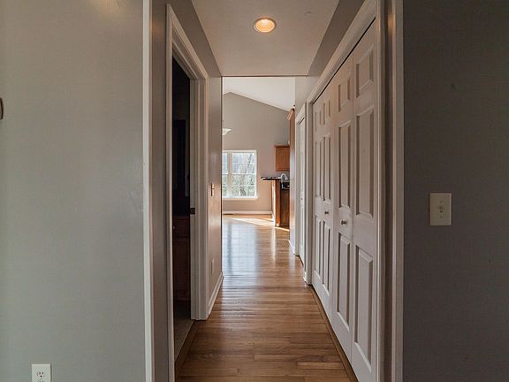 5th image of 144 W Wilkshire Pl