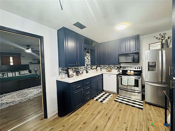 5th image of 308 S Reagan St