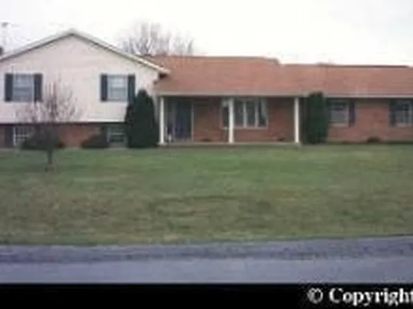 9629 Cafoxa Dr, Williamsport, MD 21795