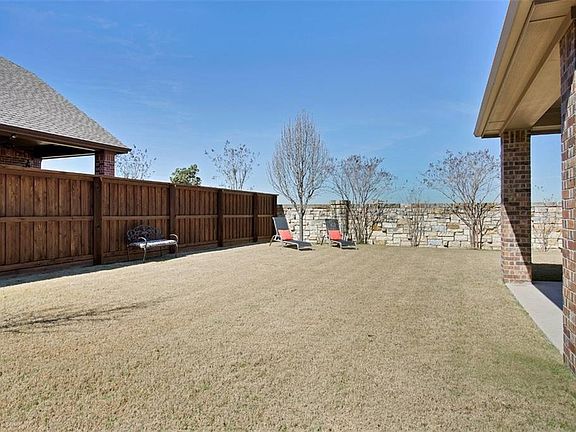 4th image of 100 Westminster Dr