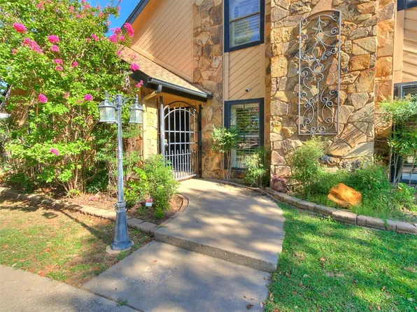8101 Brownsville Ln, Bethany, OK 73008