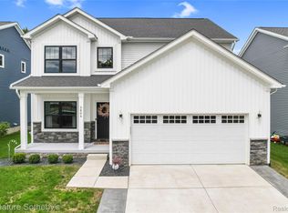 3806 Rolling Hills Dr, Holly, MI 48442