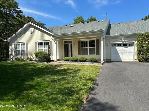 54 Autumntide Drive, Lakewood, NJ 08701