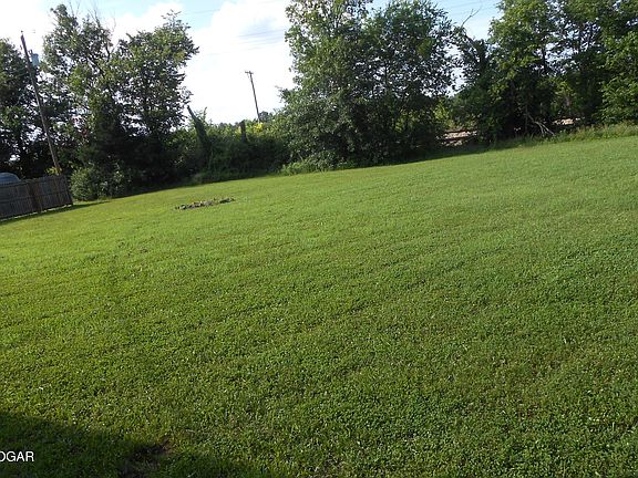 3rd image of 511 Sunset Cir