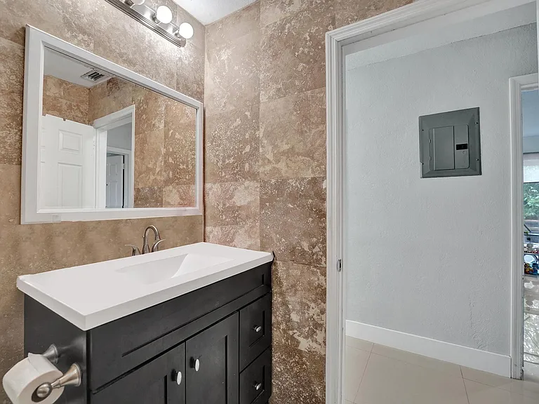 3322 McKinley St — Photo 24