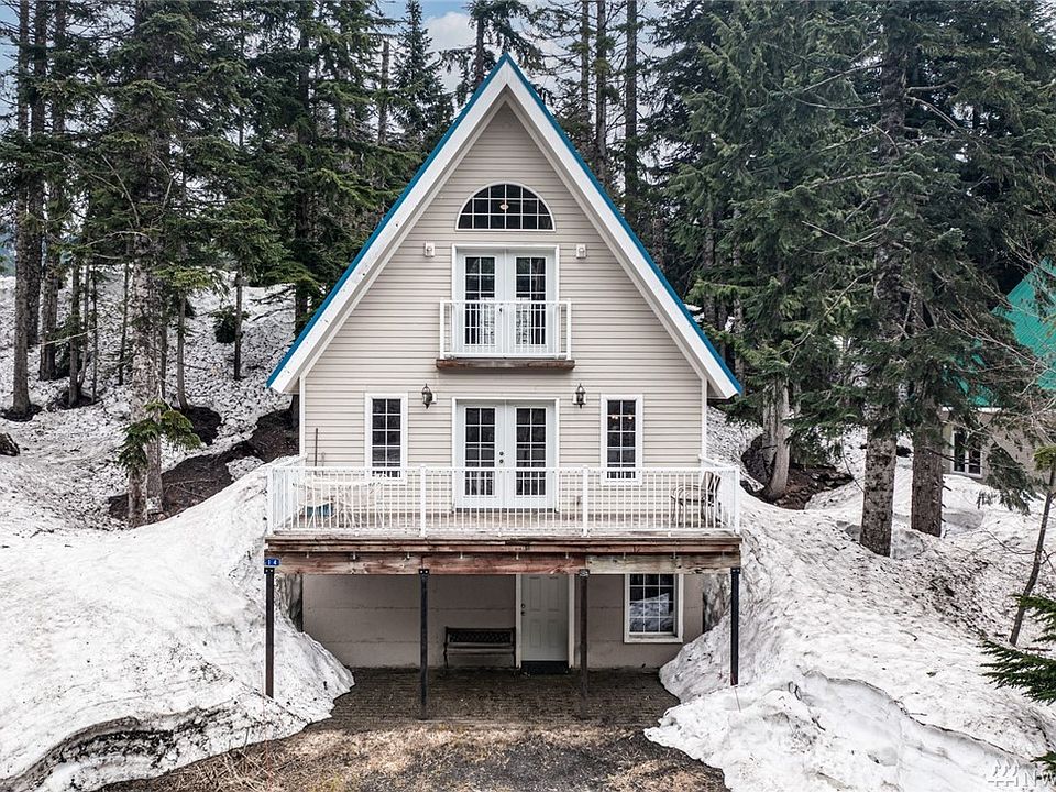 Welcome Home to this 2005 Snoqualmie Pass Mountain Chalet!