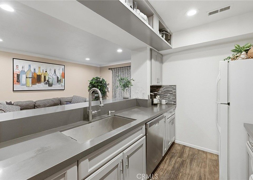 1st image of 10655 Lemon Ave