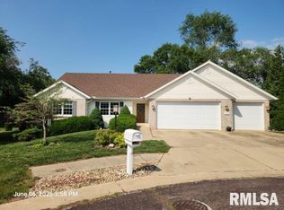 1924 Liberty Ct, Pekin, IL 61554