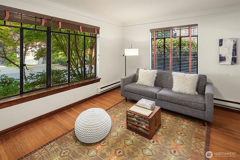 3rd image of 3121 Franklin Avenue E #2