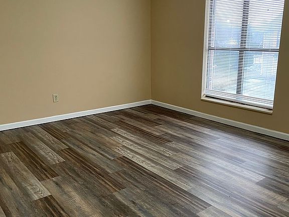 3rd image of 900 Stratford Cir NW #30