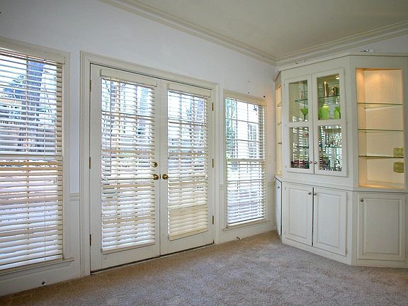Built in Wet Bar in Family Room is great for entertaining! 