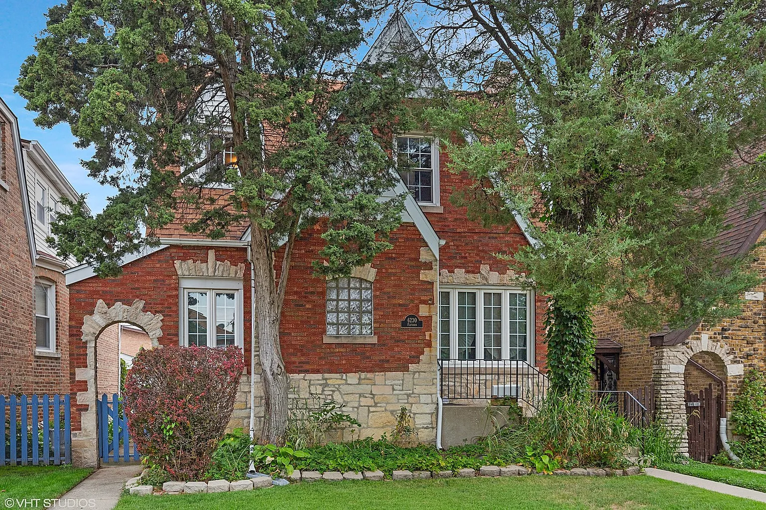 6230 W Fletcher St photo 1