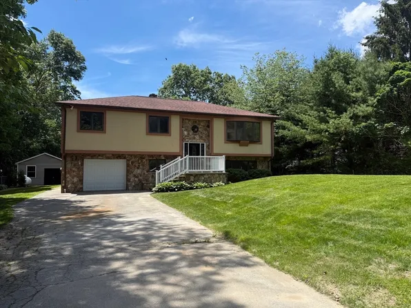 1174 Old Fall River Rd, Dartmouth, MA 02747