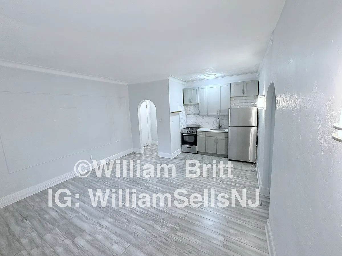 Living room - 266 Beech St #4